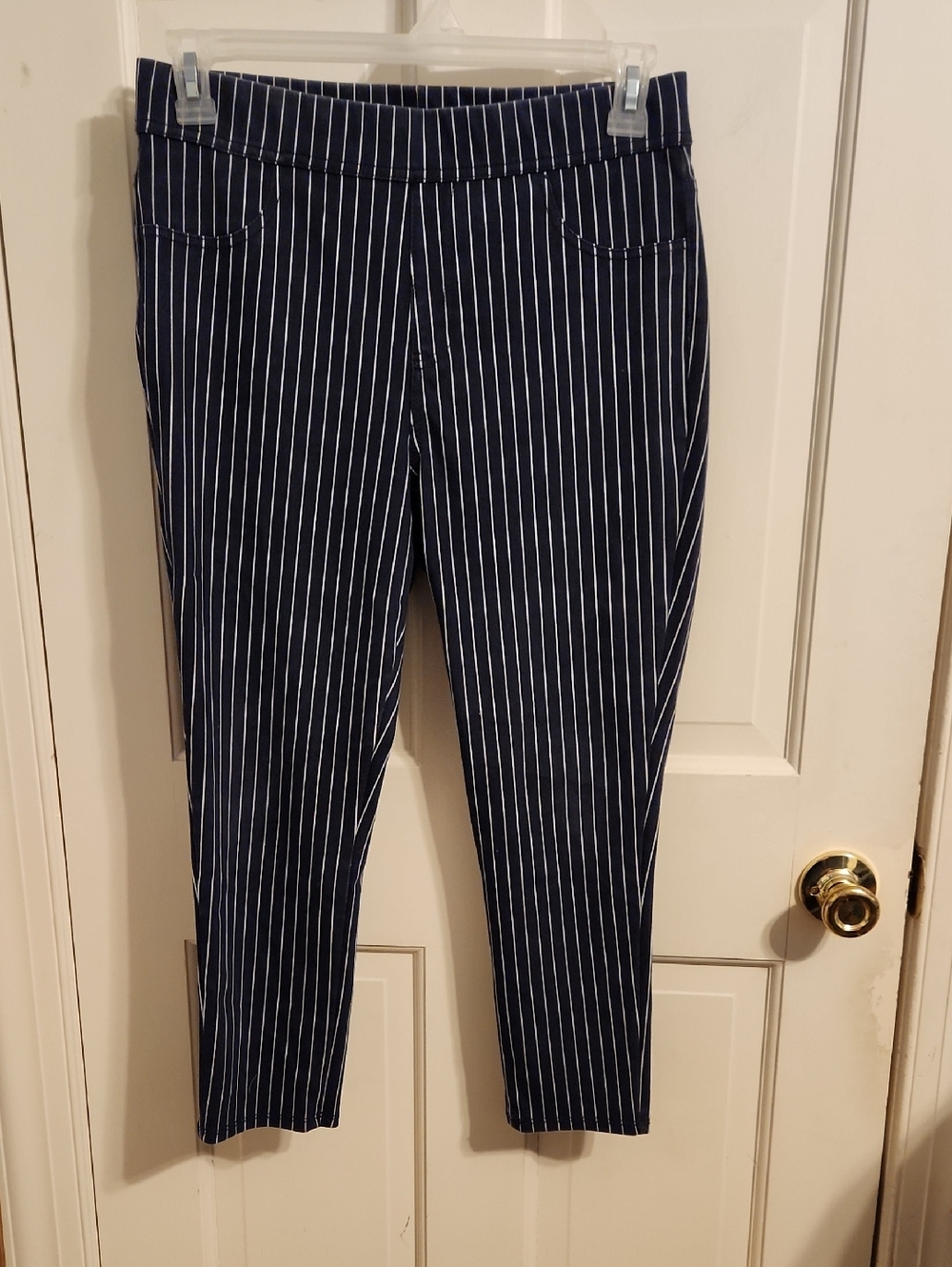 Time And Tru Navy Pinstripe Capris Large